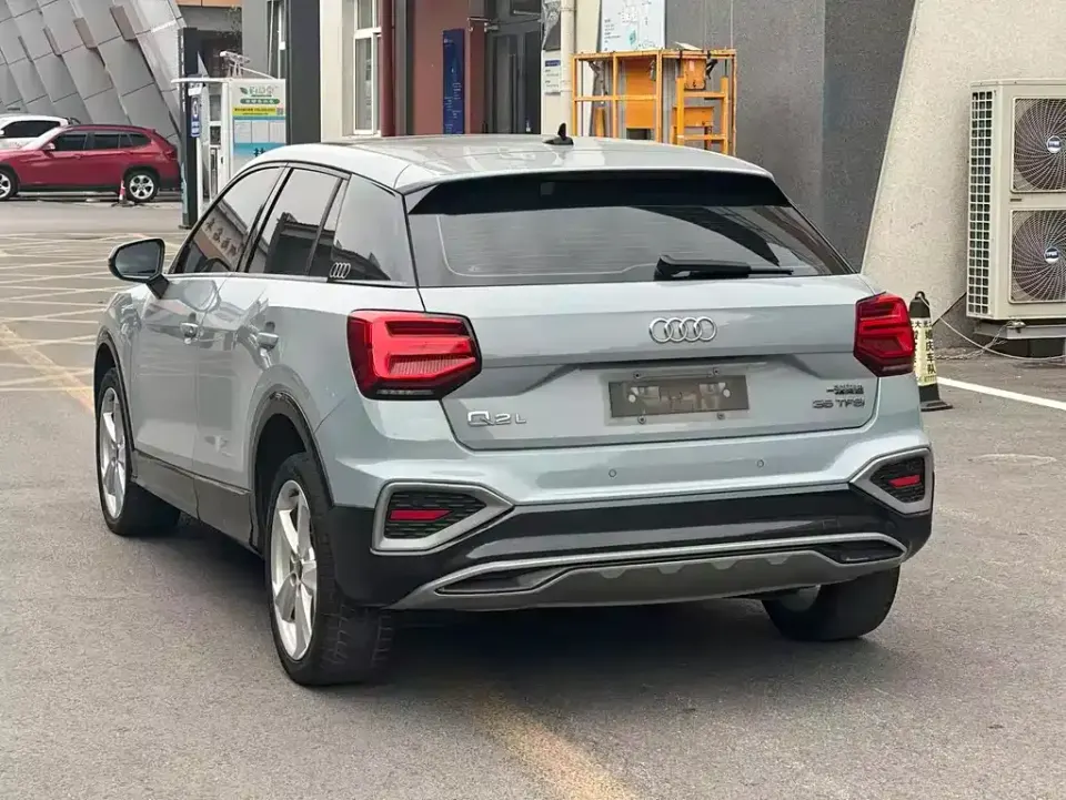 Audi Q2L