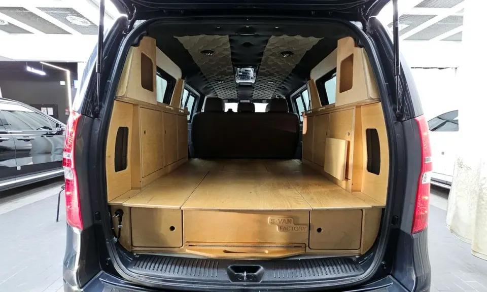 Hyundai Starex