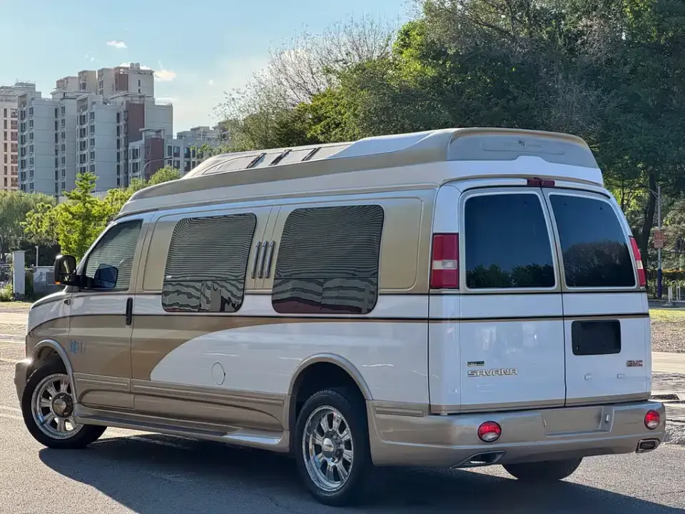 GMC Savana
