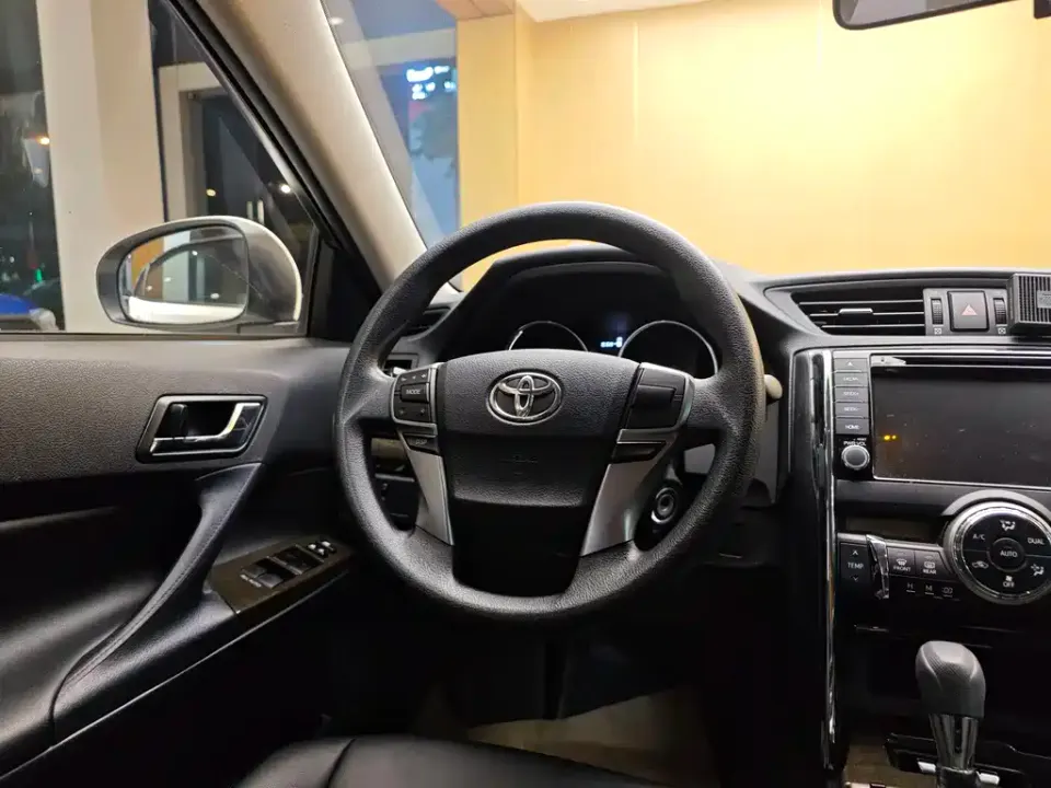Toyota Reiz