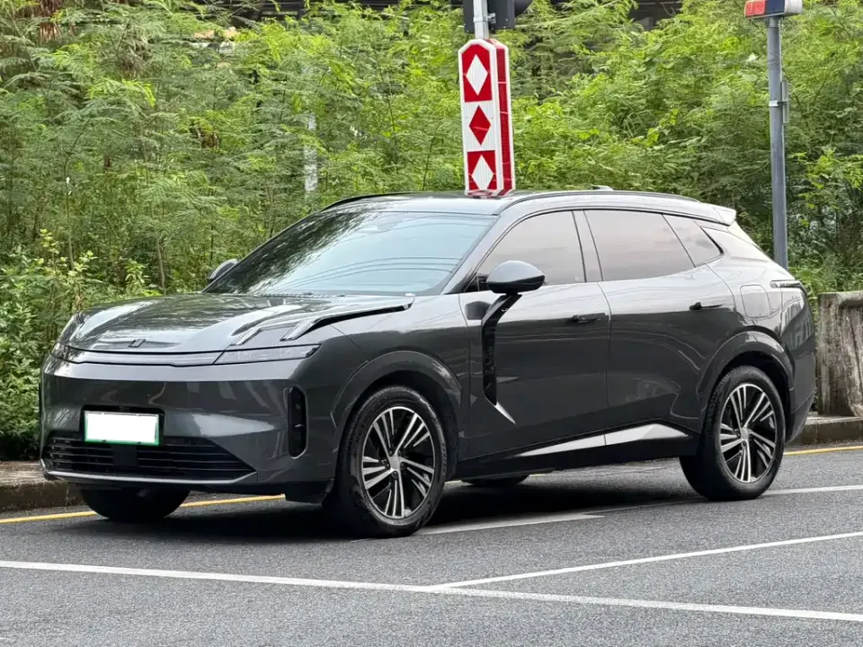 Lynk & Co 08 EM-P
