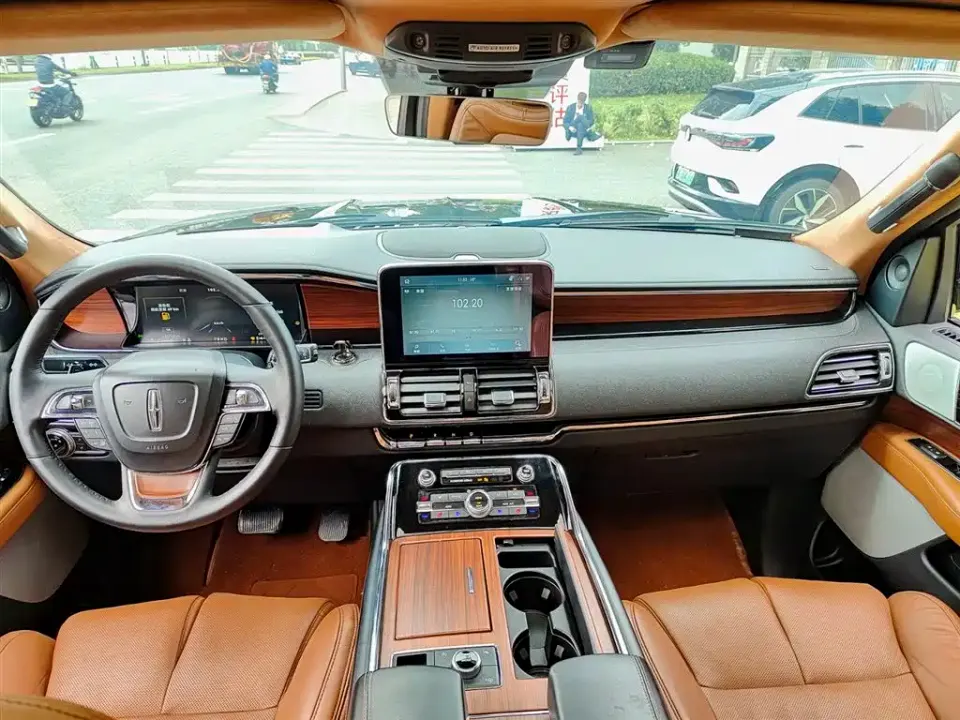 Lincoln Navigator