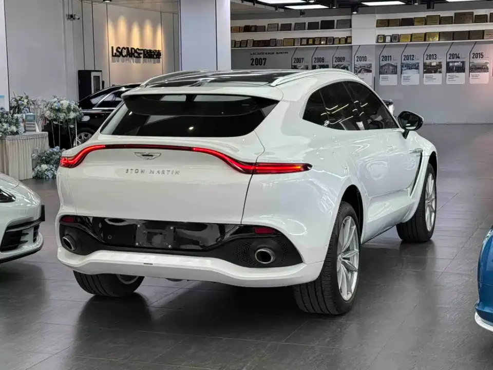 Aston Martin DBX