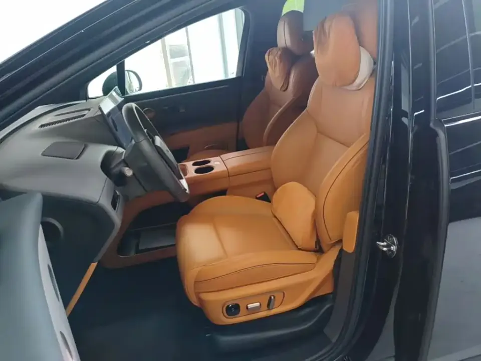 Li Li i8