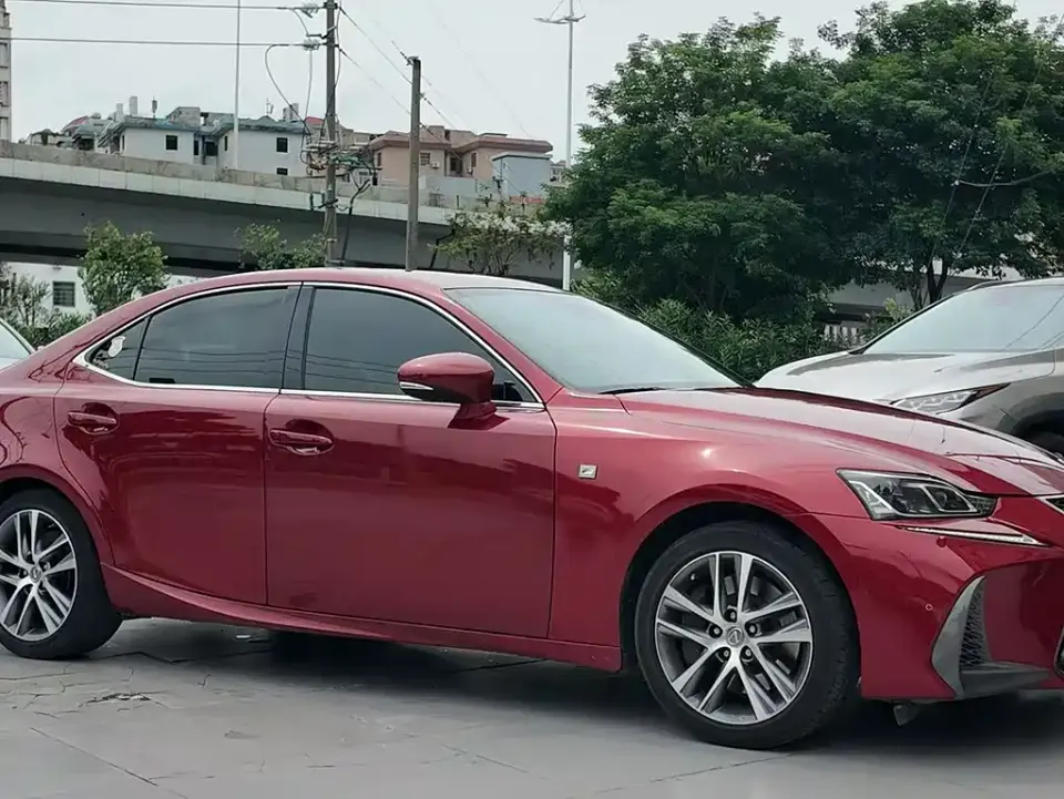 Lexus IS