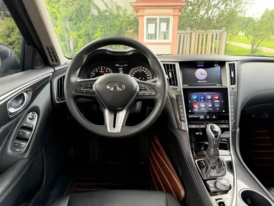 Infiniti Q50L