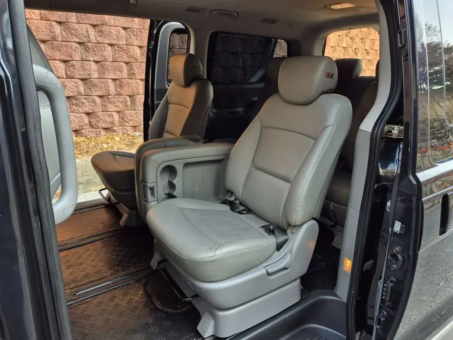Hyundai Starex