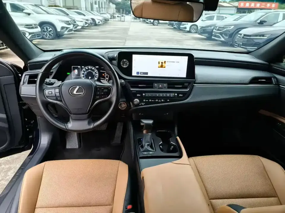 Lexus ES