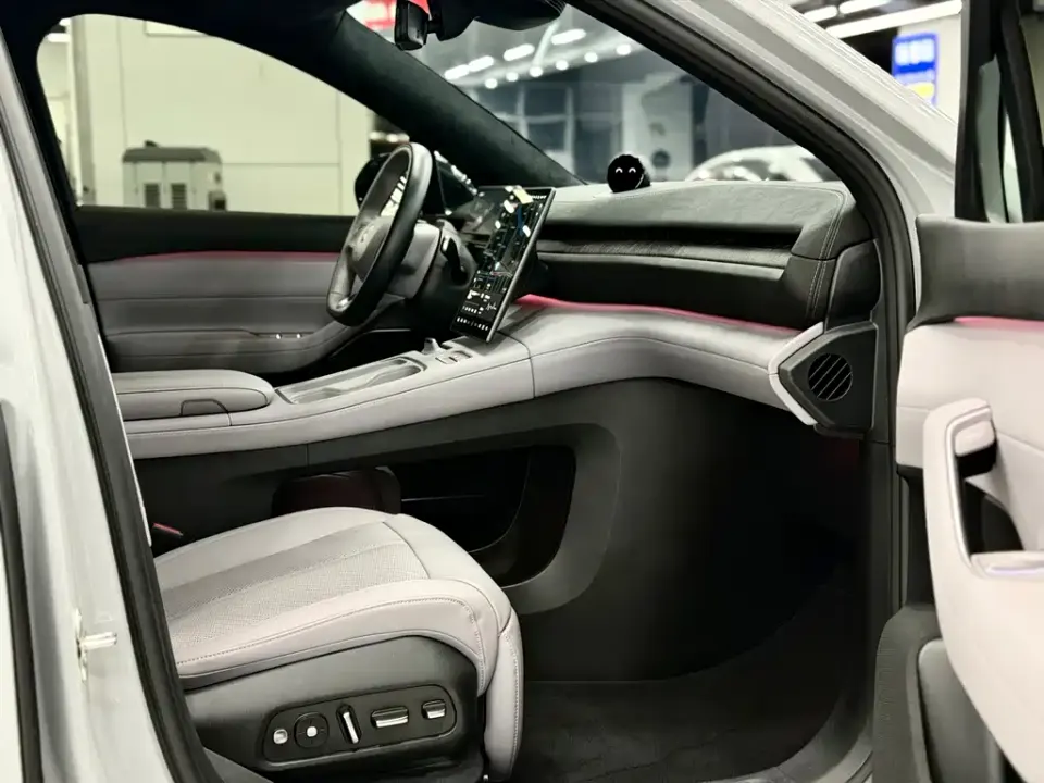 Nio EC6