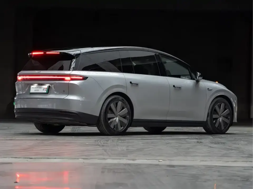 Li Li i8