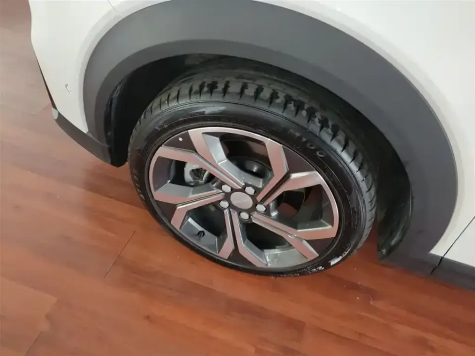 Lynk & Co 06