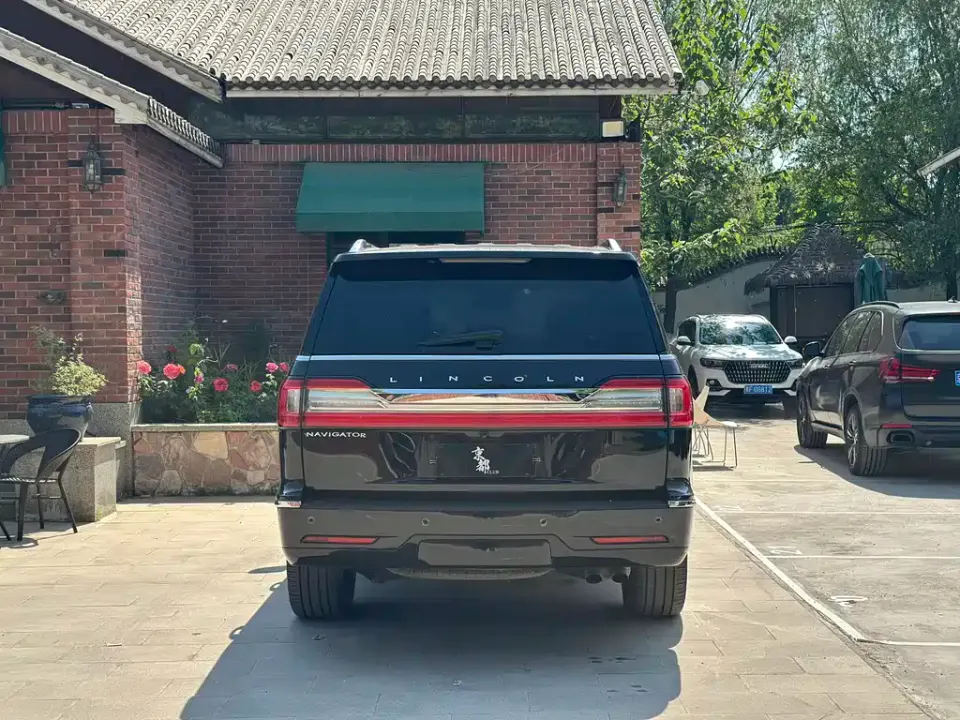 Lincoln Navigator