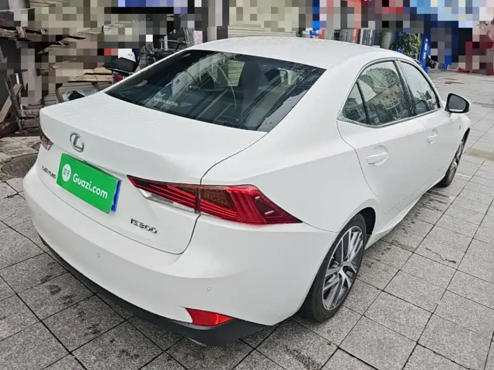 Lexus IS
