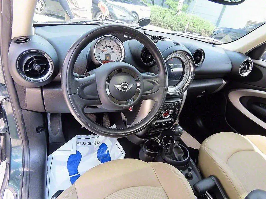 MINI Paceman
