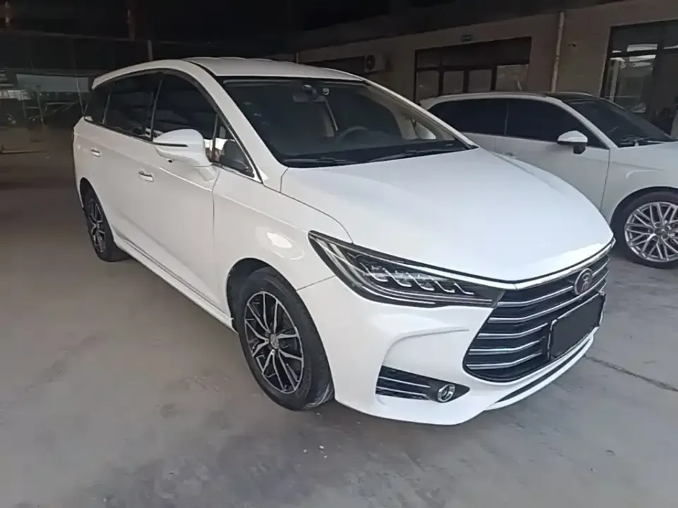 BYD MAX