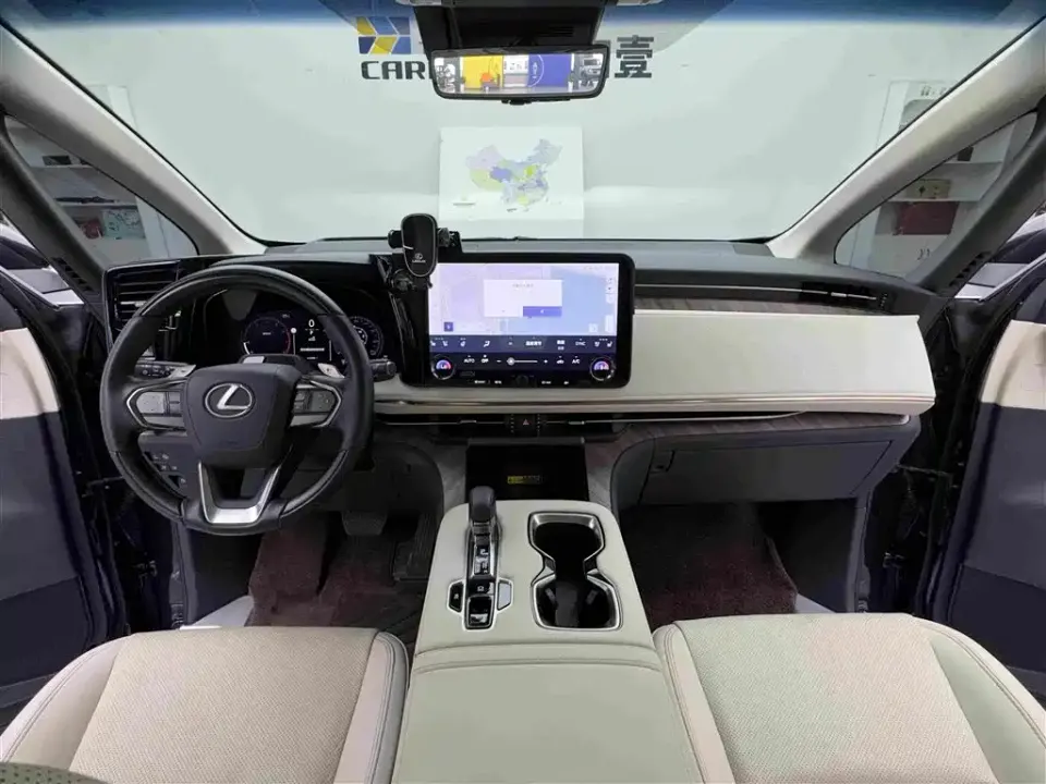 Lexus LM