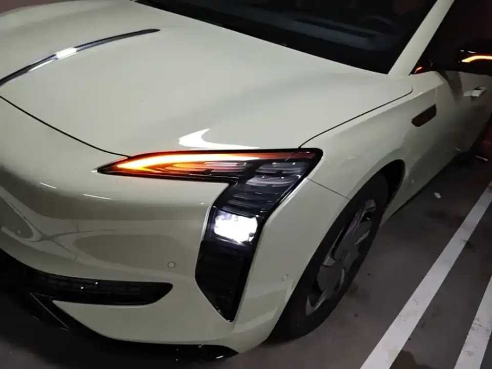 Hongqi Hongqi EH7