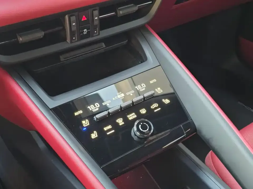 Porsche Macan EV