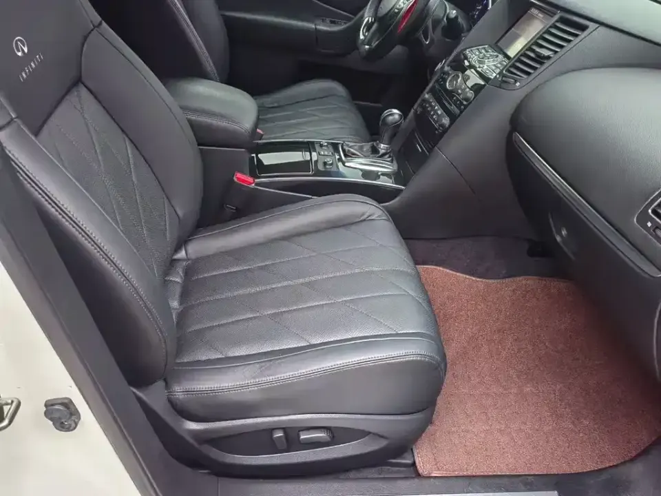 Infiniti QX70