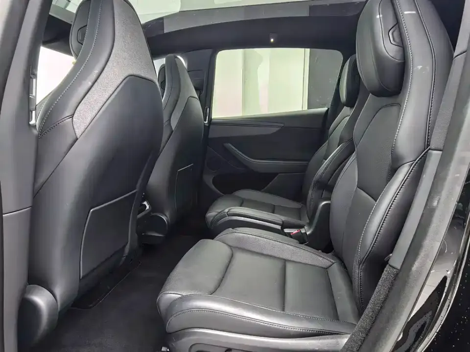 Tesla Model Y L