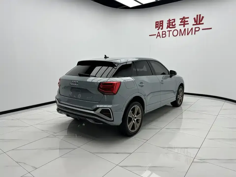 Audi Q2L