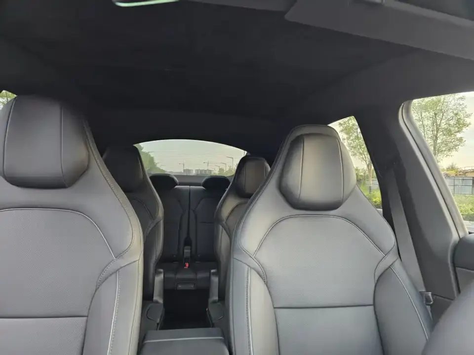 Tesla Model Y L
