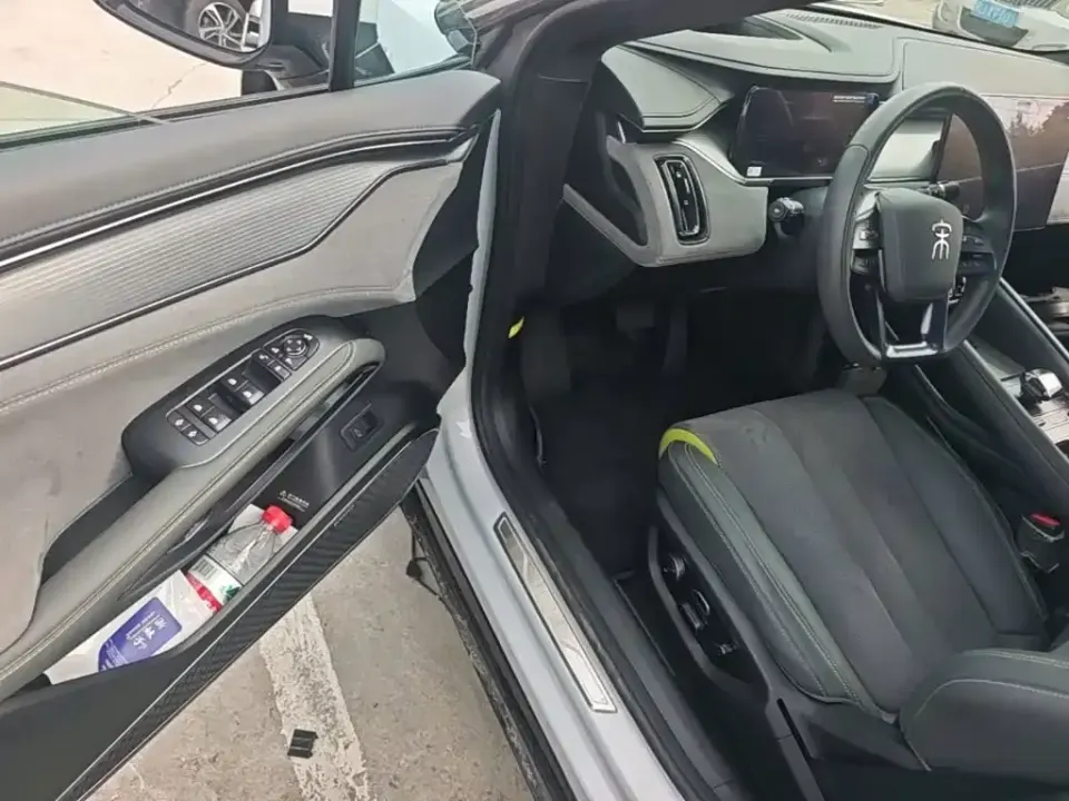 BYD L EV