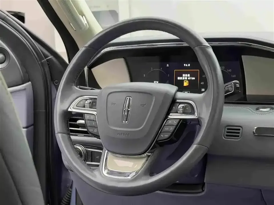 Lincoln Navigator