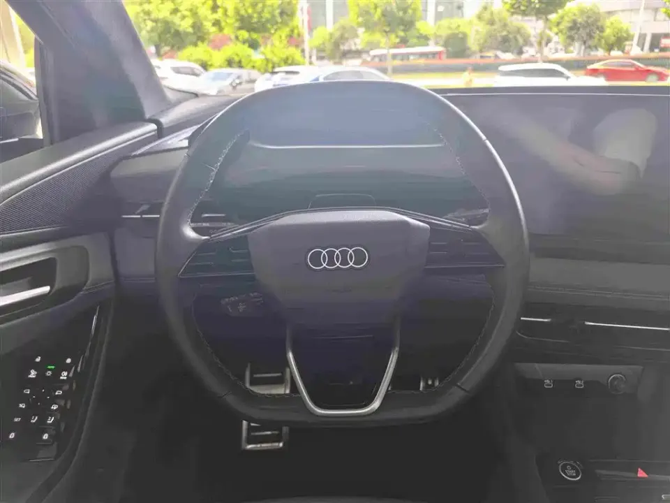 Audi Q6L e-tron