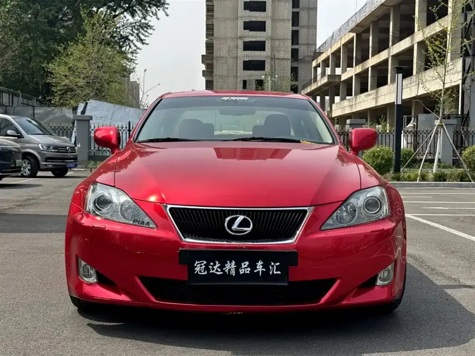 Lexus IS