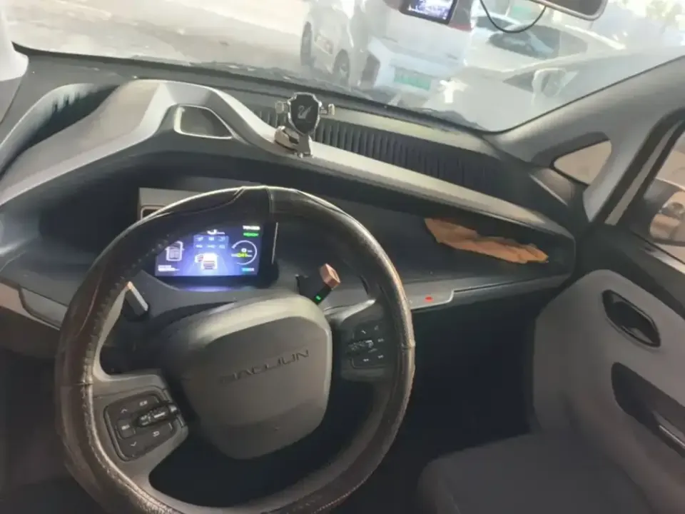 Baojun E200