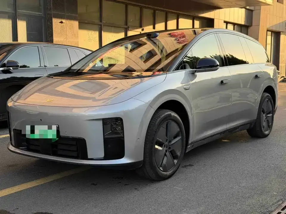 Li Li i8