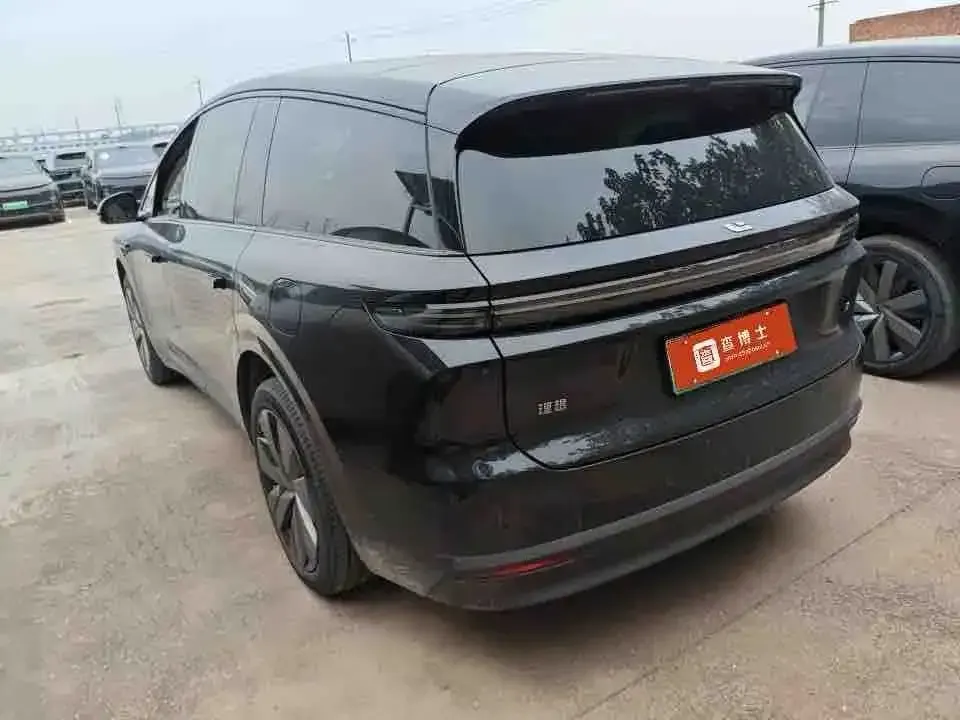 Li Li i8