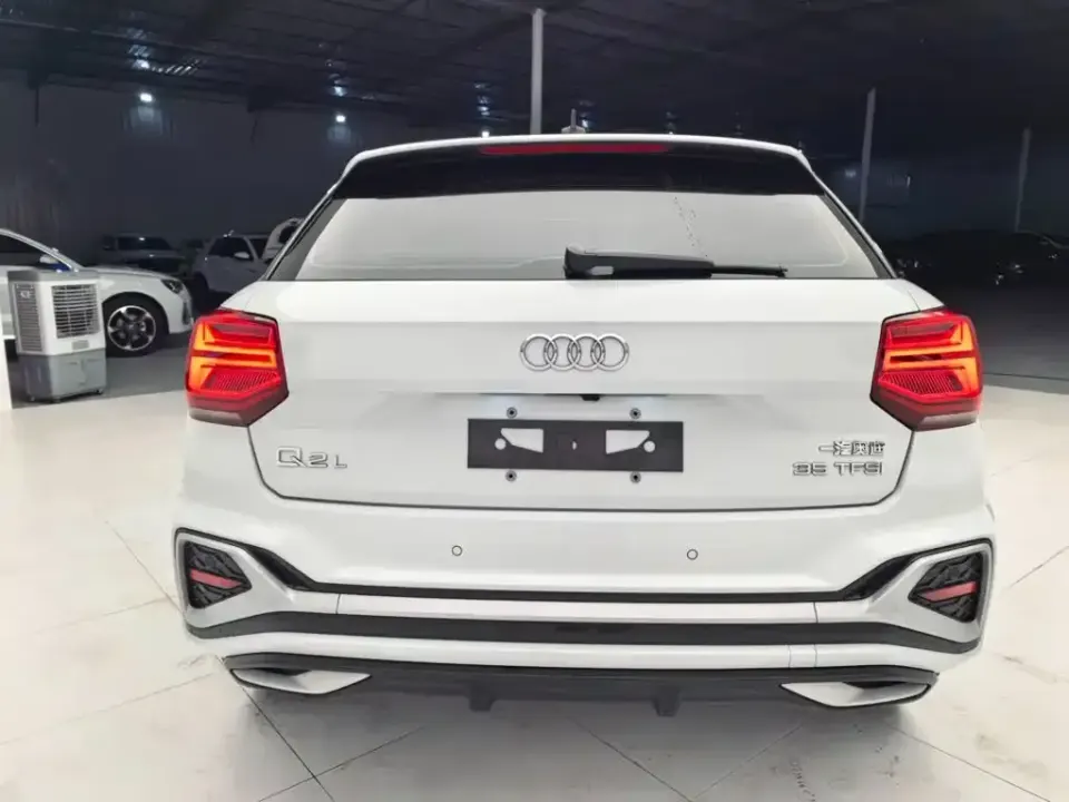 Audi Q2L