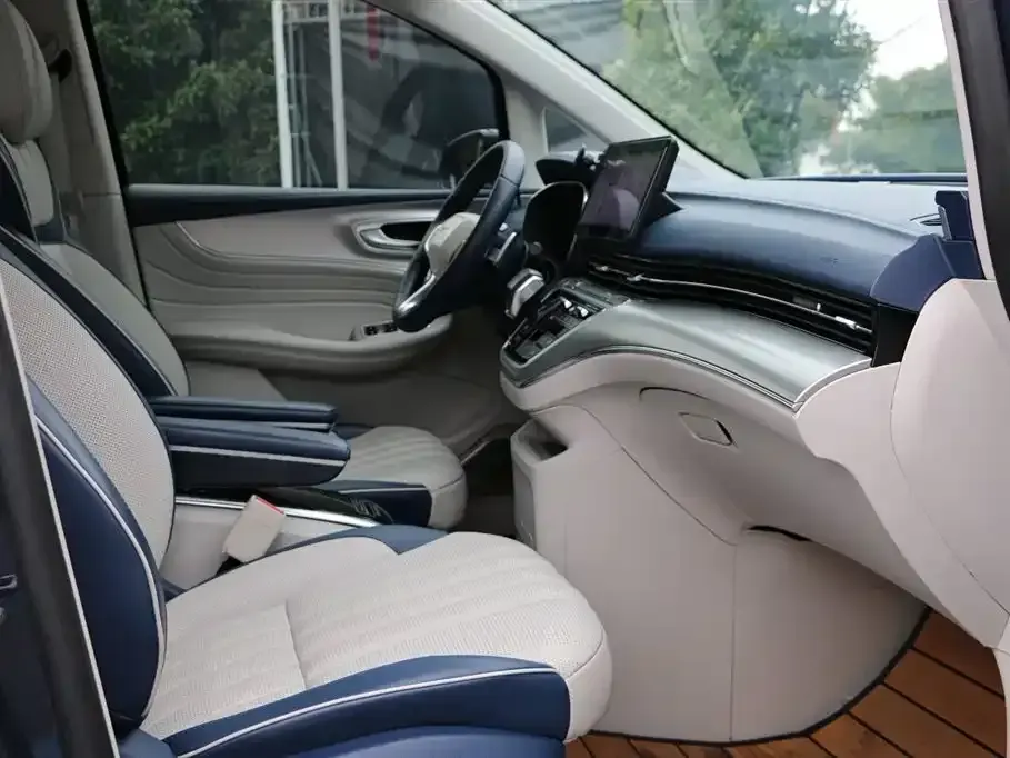 Roewe iMAX8