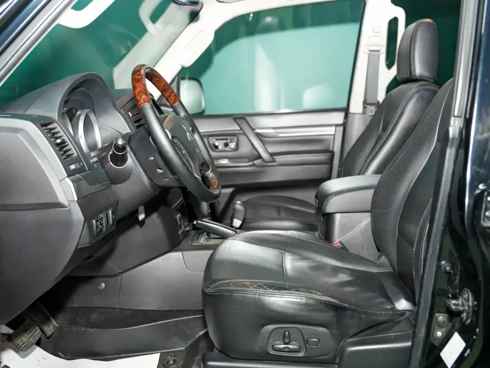 Mitsubishi Pajero (Import)