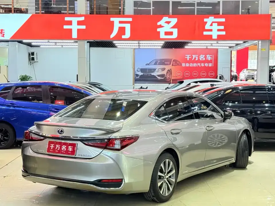 Lexus ES