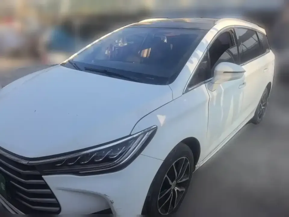 BYD MAX