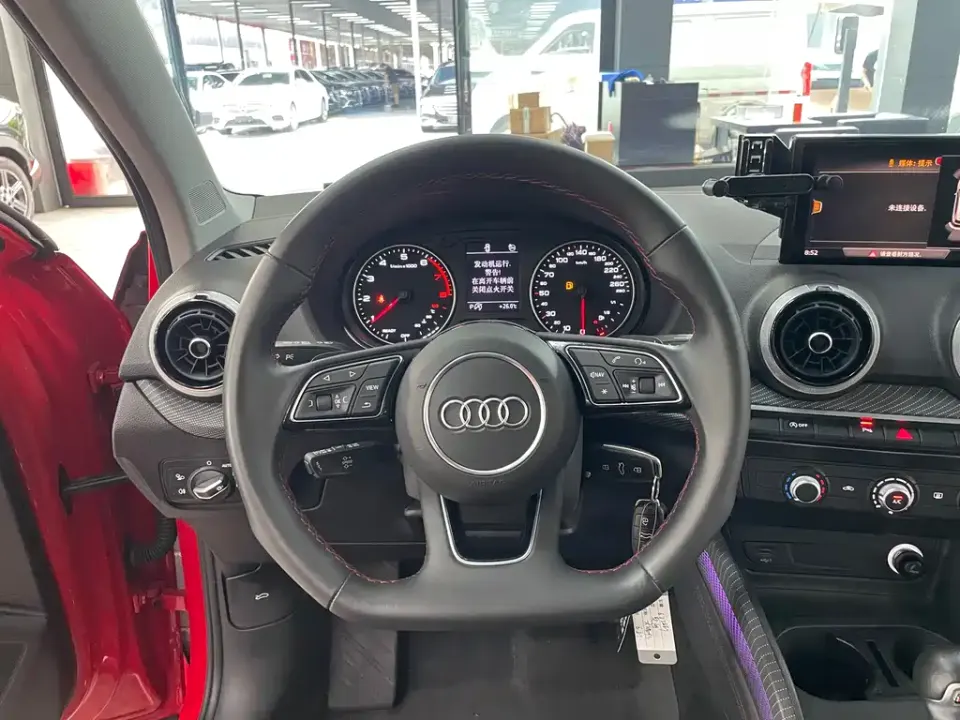Audi Q2L