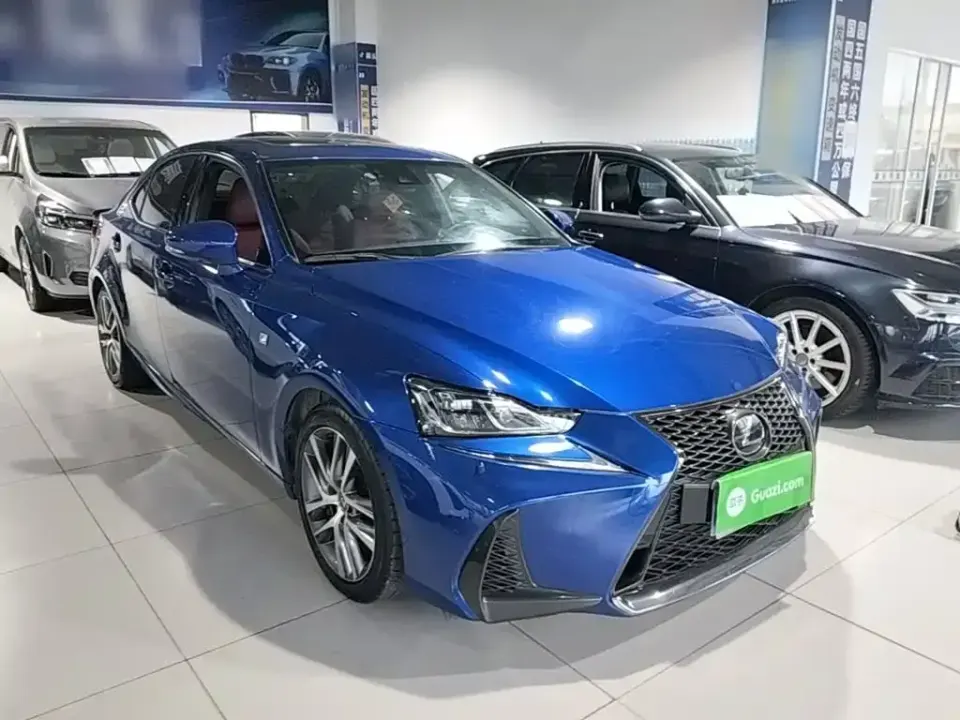 Lexus IS