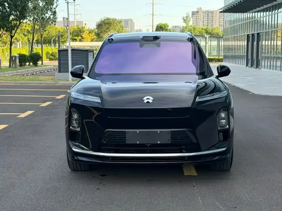 Nio ES8