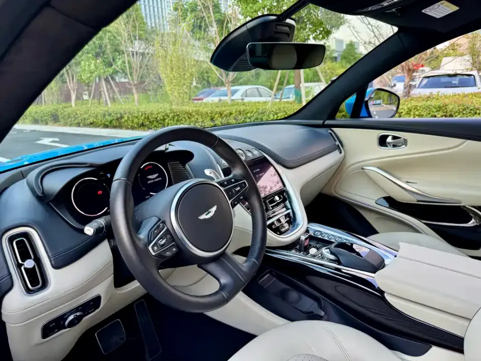 Aston Martin DBX