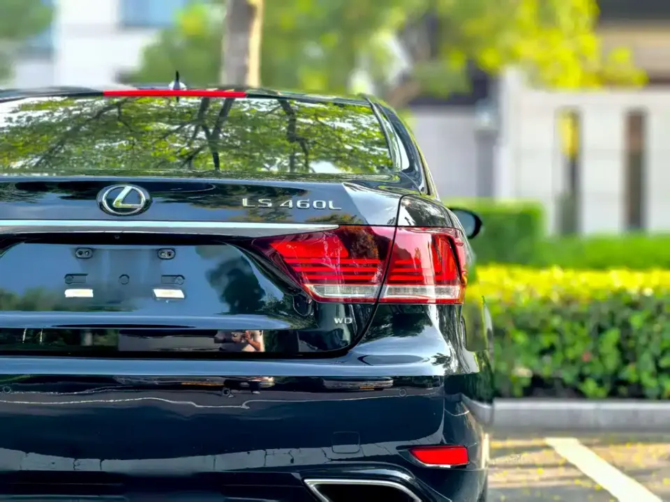 Lexus LS
