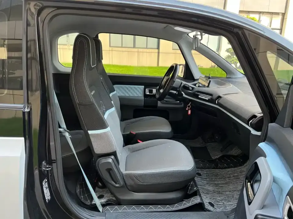 Baojun E300