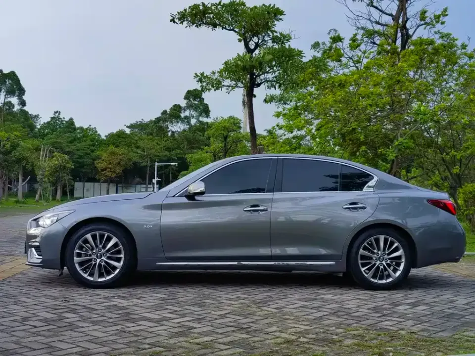 Infiniti Q50L