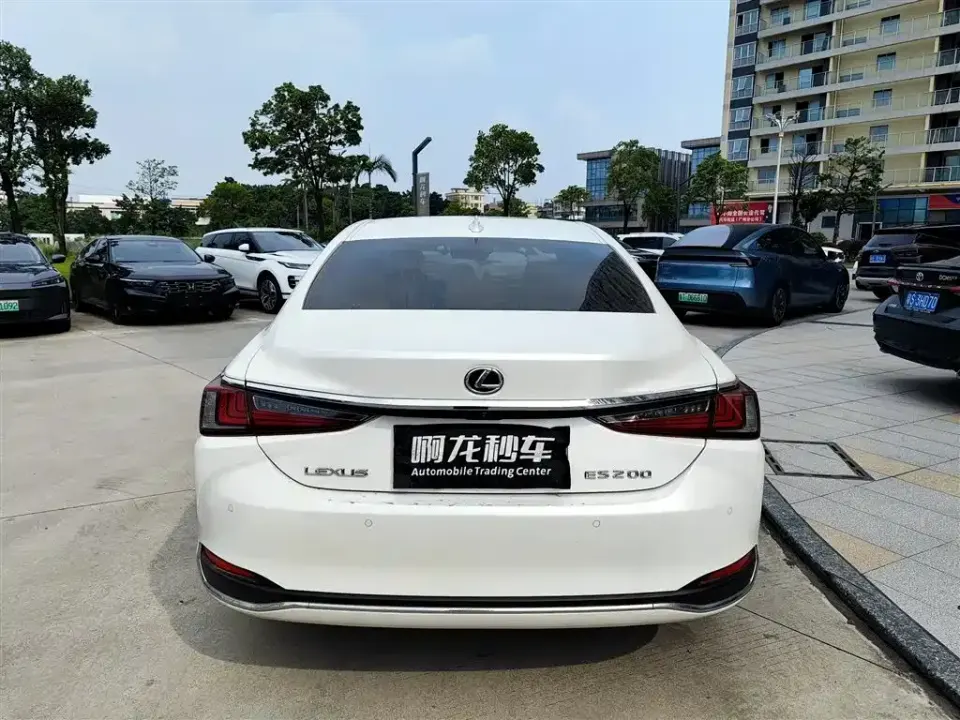 Lexus ES