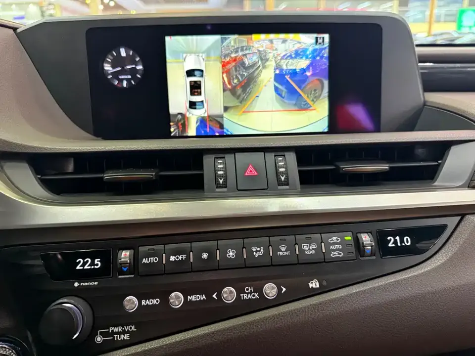Lexus ES