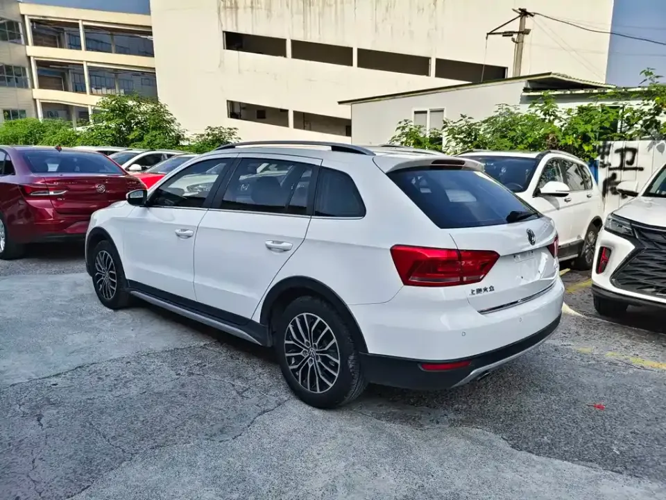 Volkswagen Cross Lavida