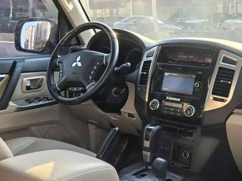 Mitsubishi Pajero (Import)