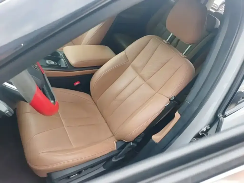 Nio ES8